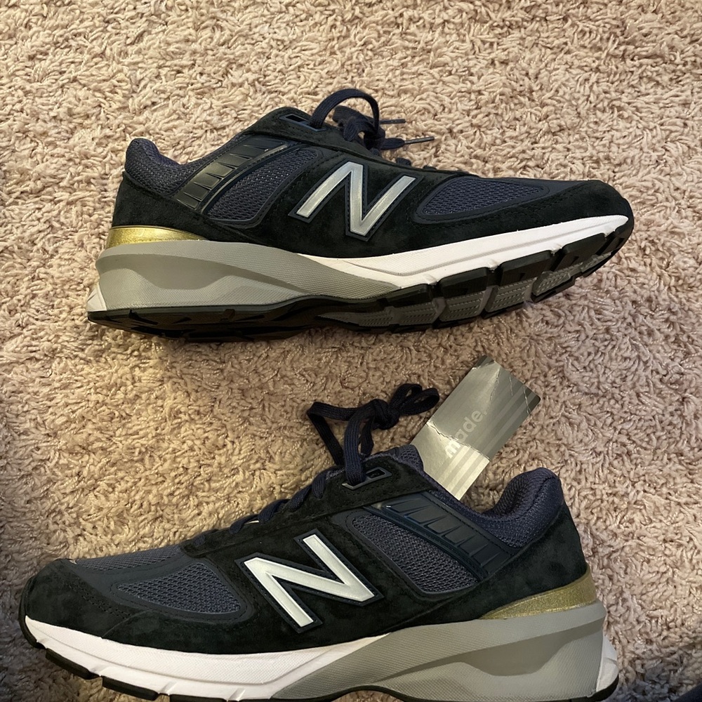 womens new balance 990NV5 size 11